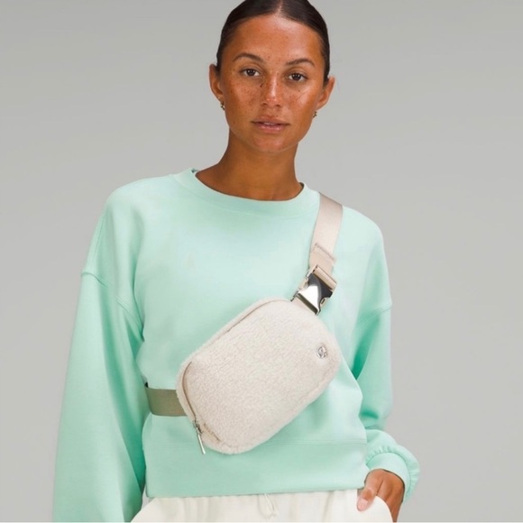Lululemon Everywhere Fleece Belt Bag - Picture 4 of 5
